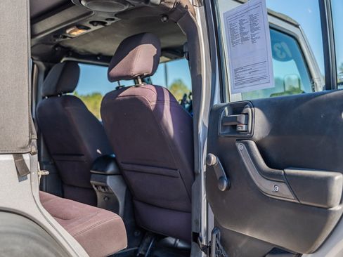Used 2013 Jeep Wrangler Unlimited Sport w/ Connectivity Group image 13