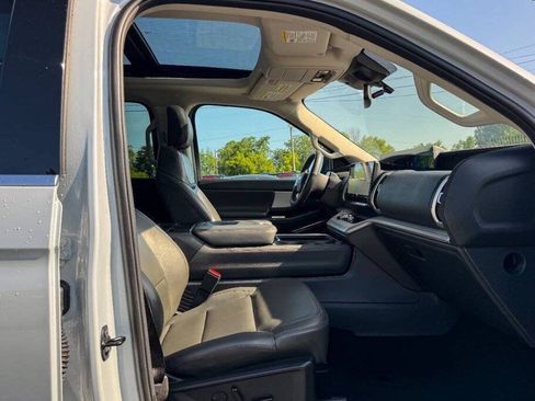 Used 2025 Ford Expedition Active AWD/4WD image 13