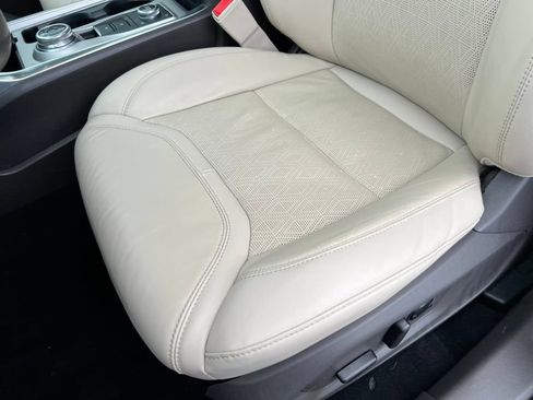 Used 2023 Ford Explorer Platinum w/ Equipment Group 601A AWD/4WD image 14