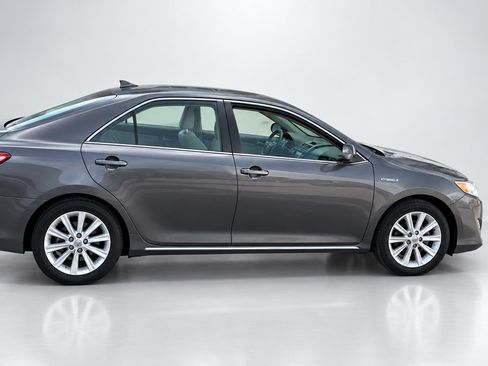 Used 2014 Toyota Camry XLE w/ Leather Package FWD image 14