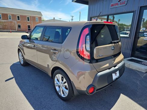 Used 2015 Kia Soul + FWD image 4