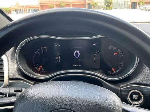 Used 2019 Jeep Grand Cherokee Altitude RWD image 15