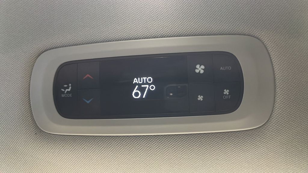 Used 2024 Chrysler Pacifica Touring-L FWD image 27