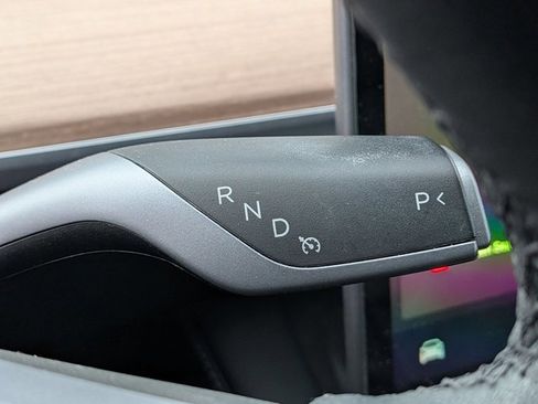 Used 2023 Tesla Model 3 Standard Range image 9