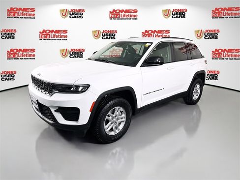 Used 2023 Jeep Grand Cherokee Laredo image 13
