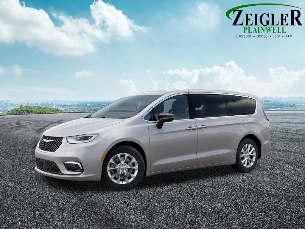 Used 2026 Chrysler Pacifica Select AWD/4WD image 2