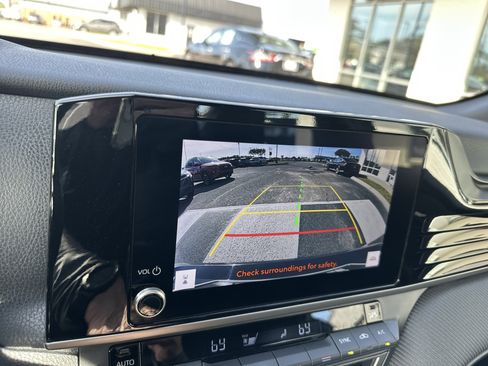 Used 2025 Toyota Camry SE image 18