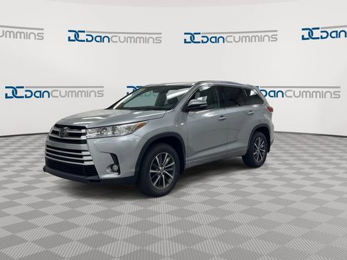 Used 2018 Toyota Highlander XLE AWD/4WD image 4