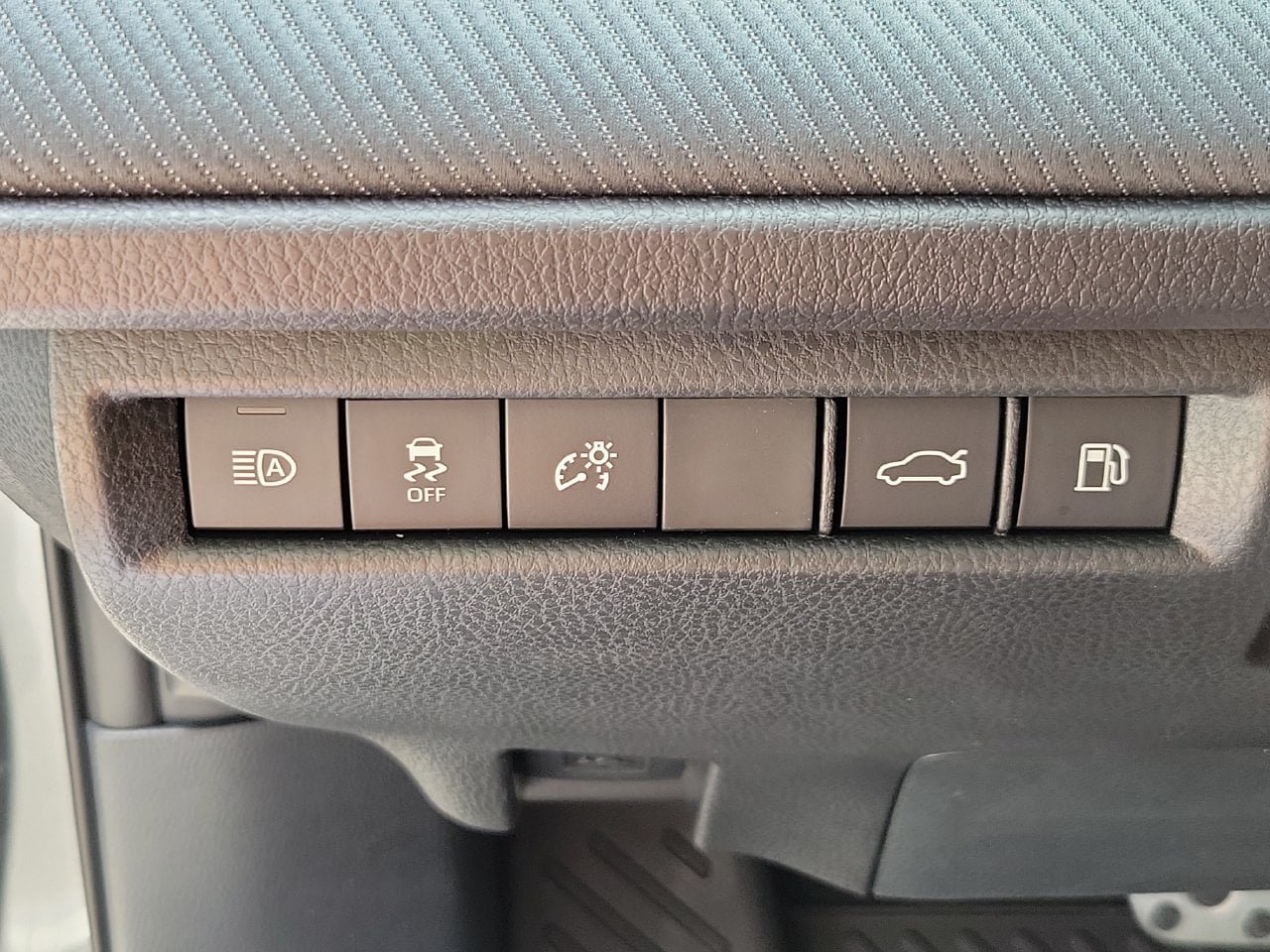 Used 2026 Toyota Camry SE FWD image 32