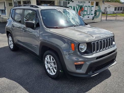 Used 2020 Jeep Renegade Sport w/ Sport Appearance Group FWD image 3