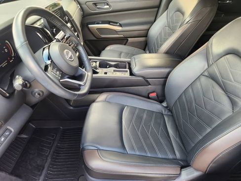 Used 2023 Nissan Pathfinder Platinum FWD image 14