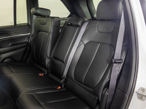 New 2026 Jeep Grand Cherokee Limited w/ Limited Altitude Package AWD/4WD image 35