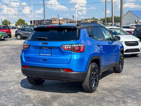 Used 2023 Jeep Compass Latitude w/ Convenience Group AWD/4WD image 11