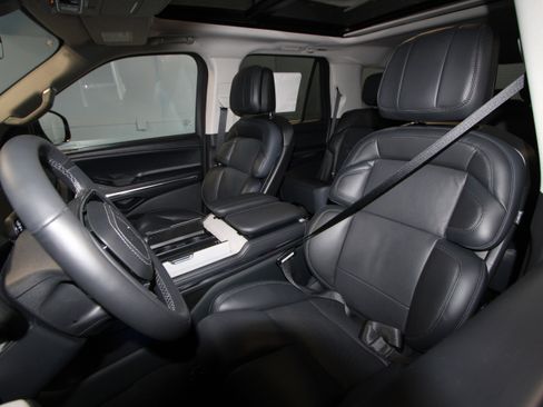 New 2026 Lincoln Navigator Reserve AWD/4WD image 3