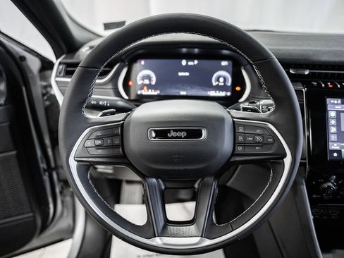 New 2025 Jeep Grand Cherokee Altitude image 27