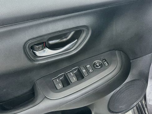Used 2025 Honda HR-V LX image 15