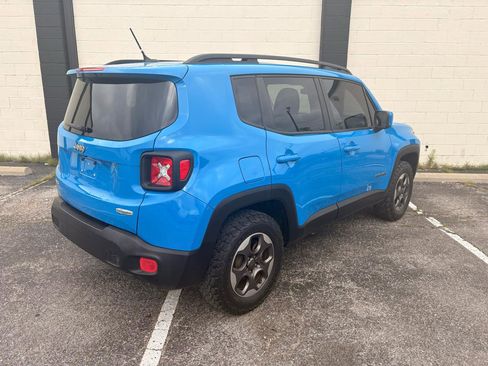 Used 2015 Jeep Renegade Latitude AWD/4WD image 3