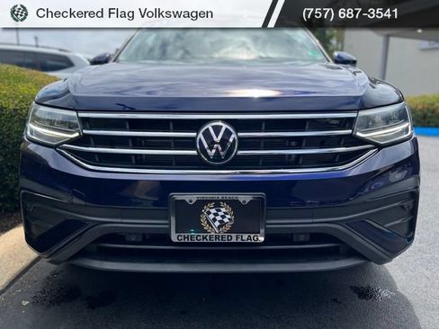 Used 2023 Volkswagen Tiguan SE w/ Panoramic Sunroof Package FWD image 12