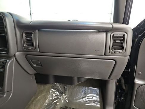 Used 2004 GMC Sierra 2500 SLT w/ Heavy-Duty Power Package image 36