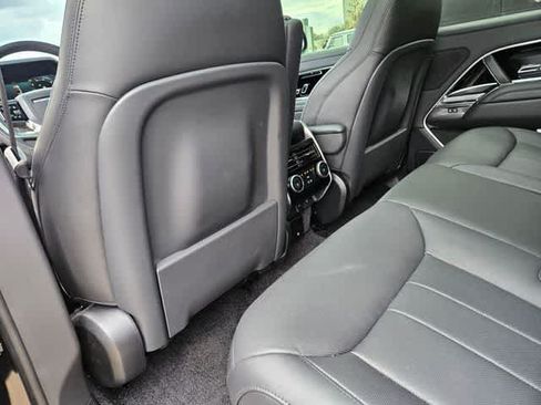 Used 2025 Land Rover Range Rover SE AWD/4WD image 17