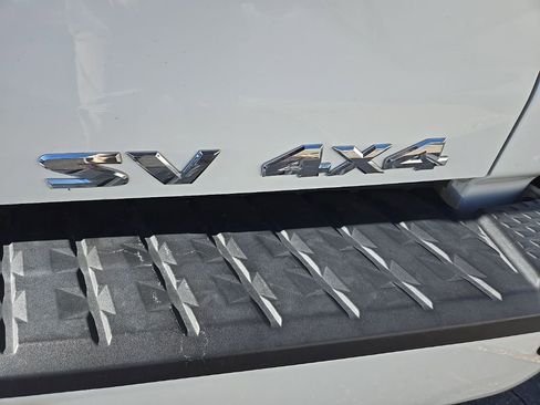 Used 2019 Nissan Titan SV w/ SV Convenience Package image 42