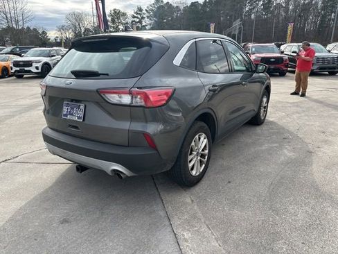 Used 2020 Ford Escape SE image 9