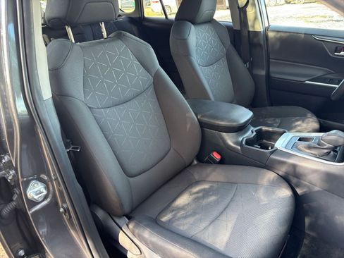 Used 2025 Toyota RAV4 XLE w/ Convenience Package image 39