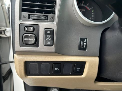 Used 2014 Toyota Sequoia SR5 AWD/4WD image 13