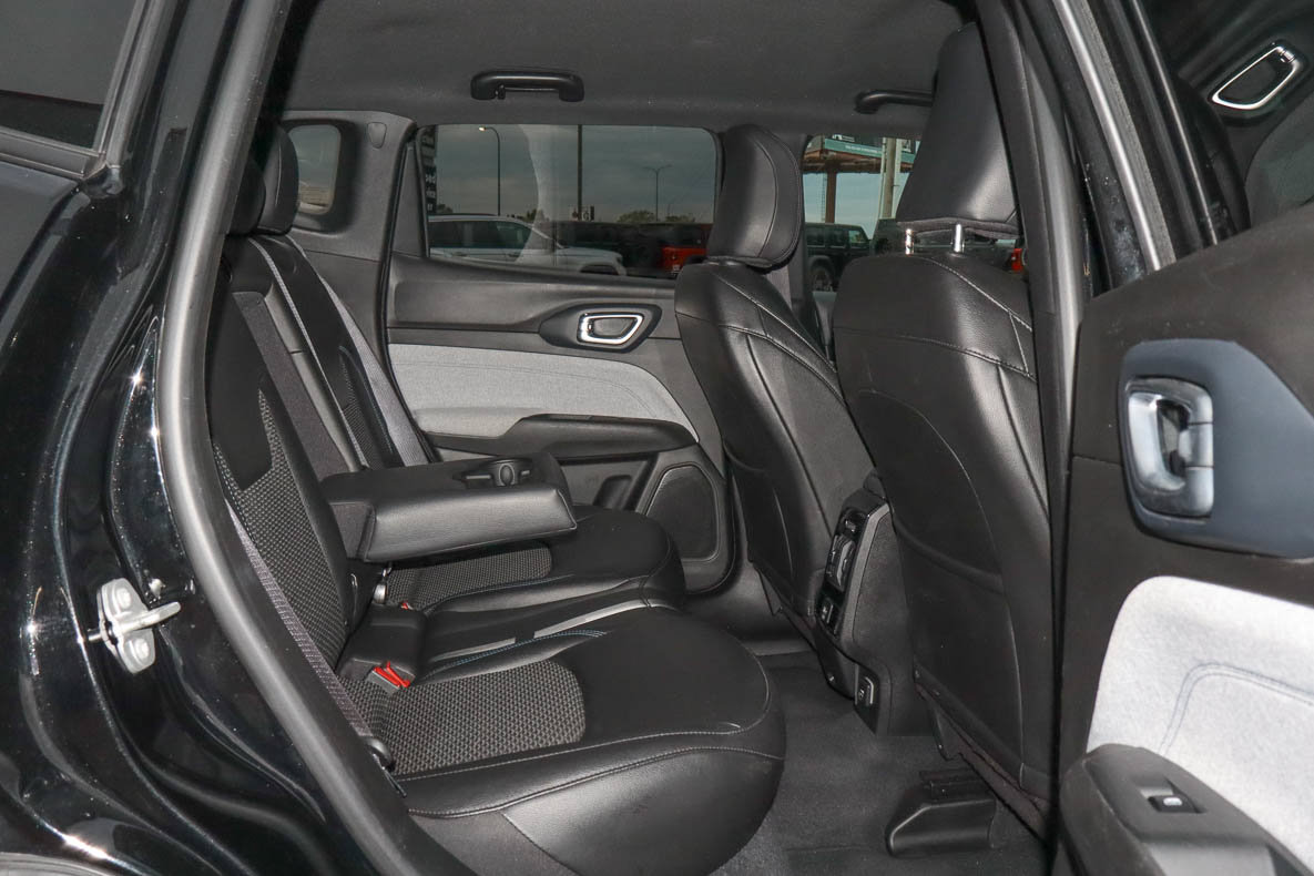Used 2024 Jeep Compass Latitude AWD/4WD image 19