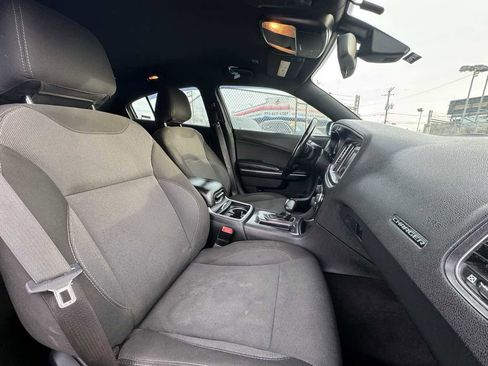 Used 2017 Dodge Charger SE image 22