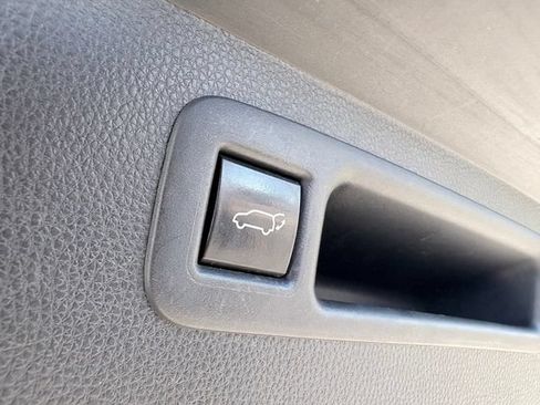 Used 2021 Toyota Highlander LE FWD image 26