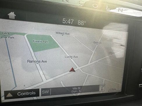 Used 2017 Lincoln Continental Select image 13