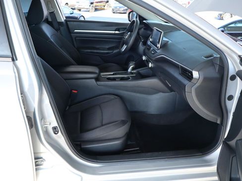Used 2022 Nissan Altima 2.5 SV FWD image 34
