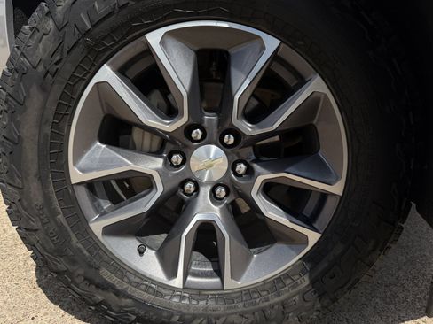 Used 2021 Chevrolet Silverado 1500 LT w/ Z71 Off-Road Package AWD/4WD image 10