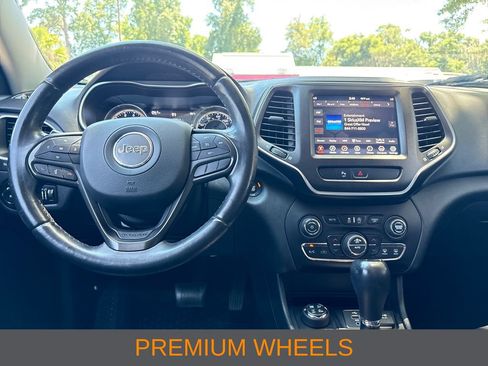Used 2019 Jeep Cherokee Trailhawk AWD/4WD image 13