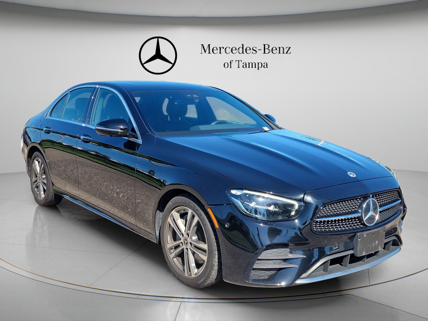 Used 2023 Mercedes-Benz E 350 4MATIC Sedan image 4