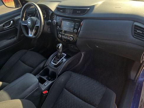 Used 2020 Nissan Rogue SV image 11