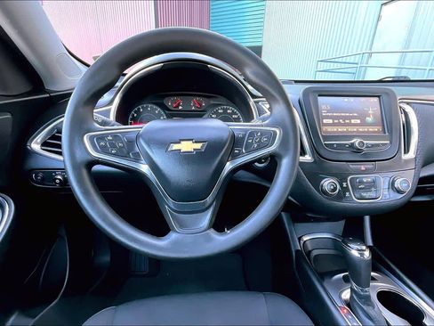 Used 2018 Chevrolet Malibu LT image 5