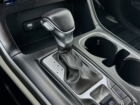 Certified 2024 Kia Carnival LX image 16