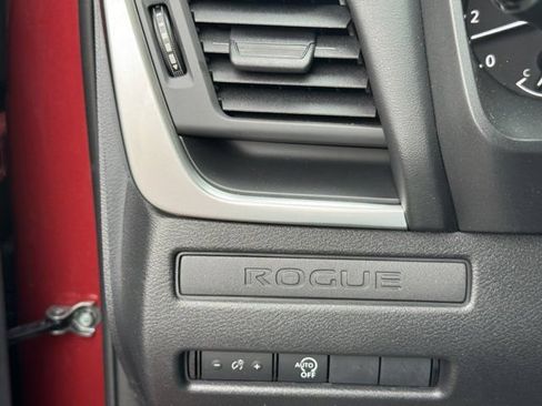 Used 2025 Nissan Rogue S AWD/4WD image 10