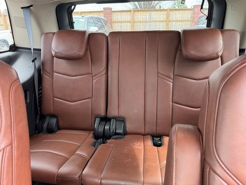 Used 2018 Cadillac Escalade Premium Luxury image 16