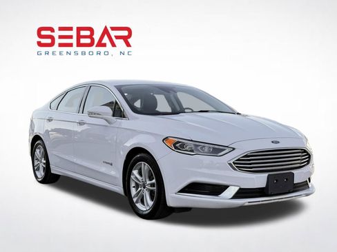 Used 2018 Ford Fusion SE w/ Equipment Group 602A FWD image 3