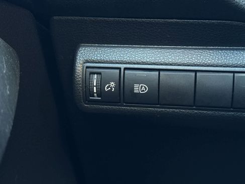 Used 2020 Toyota Corolla LE image 21