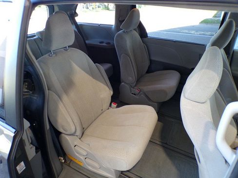 Used 2012 Toyota Sienna LE AWD/4WD image 19