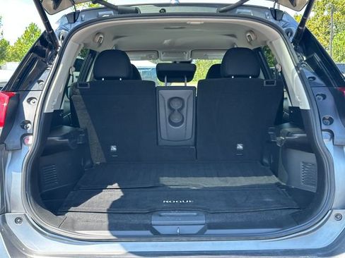 Used 2019 Nissan Rogue SV FWD image 17