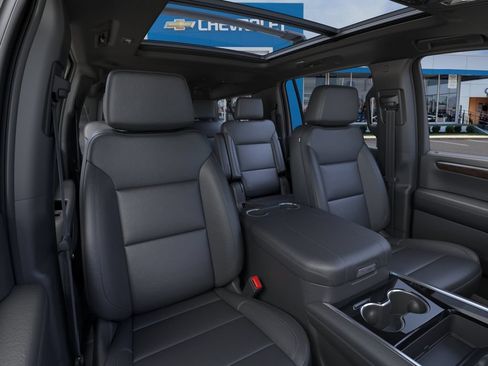New 2026 Chevrolet Suburban Z71 w/ Comfort Package AWD/4WD image 16