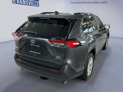 Used 2020 Toyota RAV4 XLE w/ XLE Grade Weather Package AWD/4WD image 4