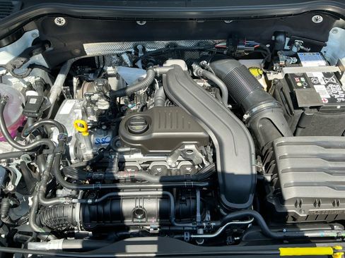 New 2025 Volkswagen Taos SEL image 15