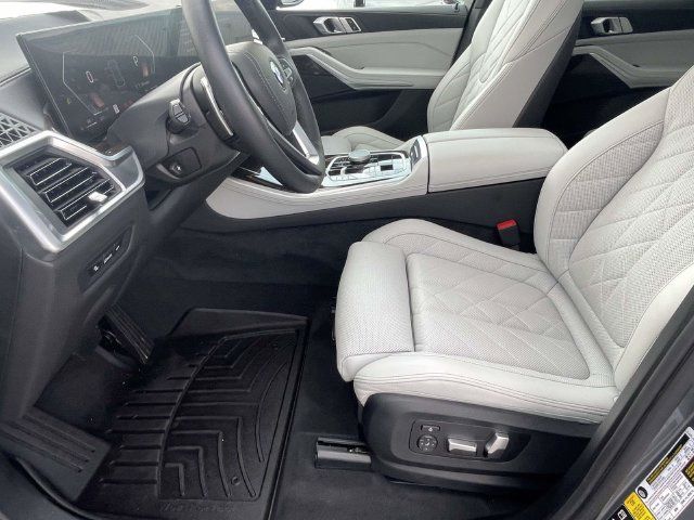 Used 2024 BMW X5 xDrive40i w/ Parking Assistance Package AWD/4WD image 14