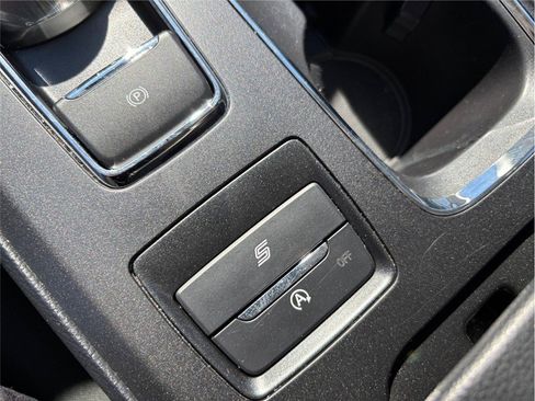 Used 2020 Ford Fusion SE image 30